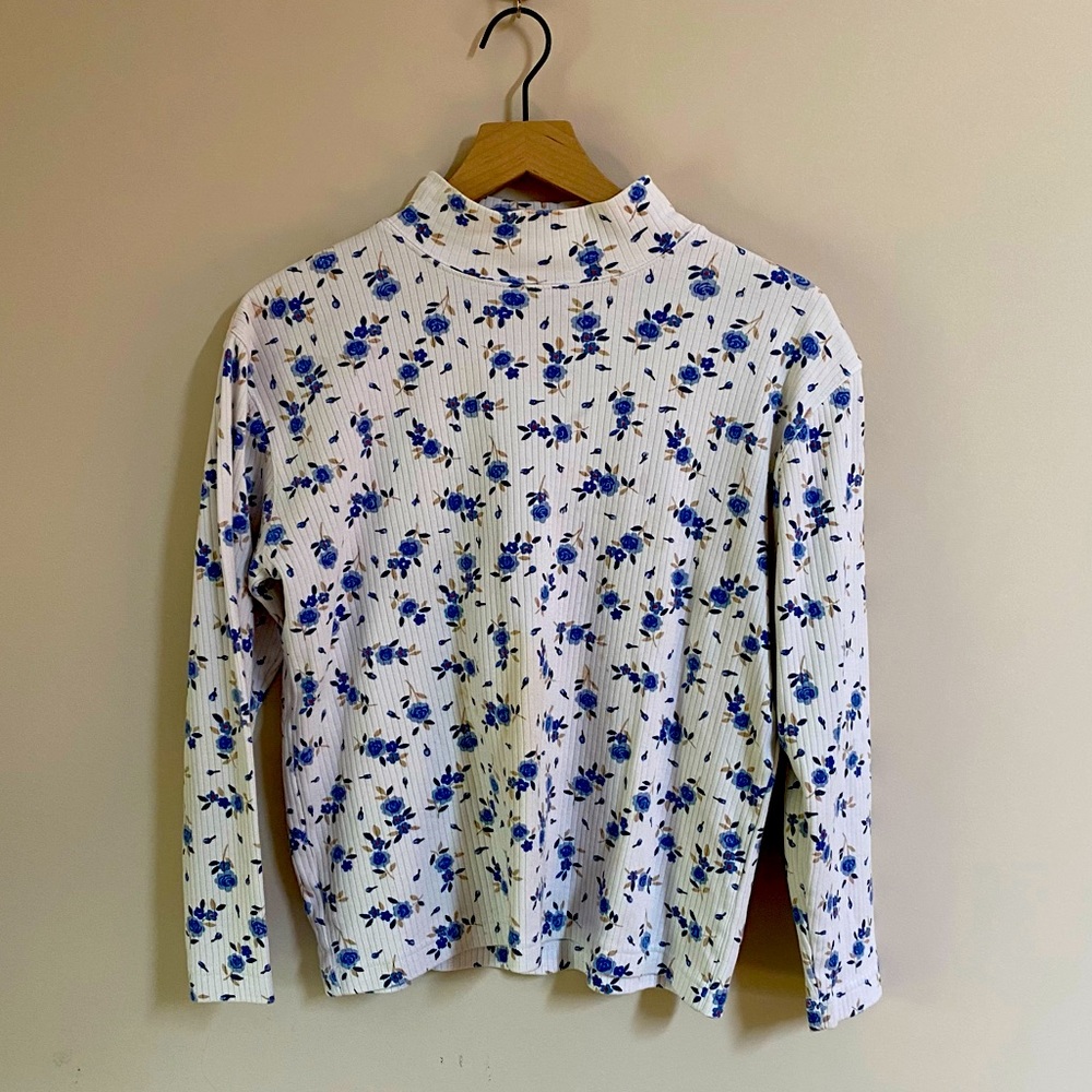 Blue Rose Twin Peak-Like Mockneck Top 🌹